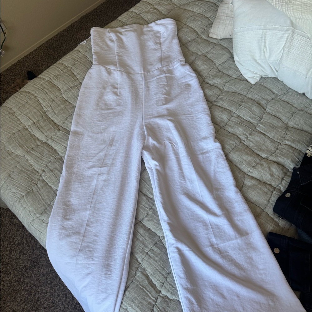 Abercrombie & Fitch Elegant White Jumpsuit